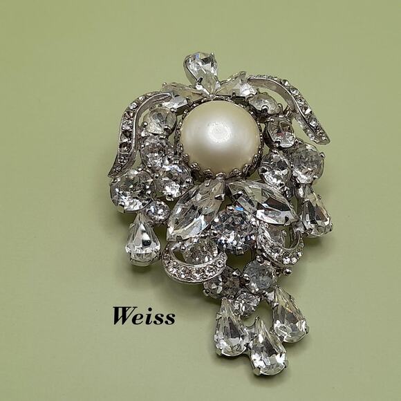 Vintage Weiss Wedding Brooch, Clear Rhinestones, Rhodium Plated, 2 1/2 In - Picture 4 of 10